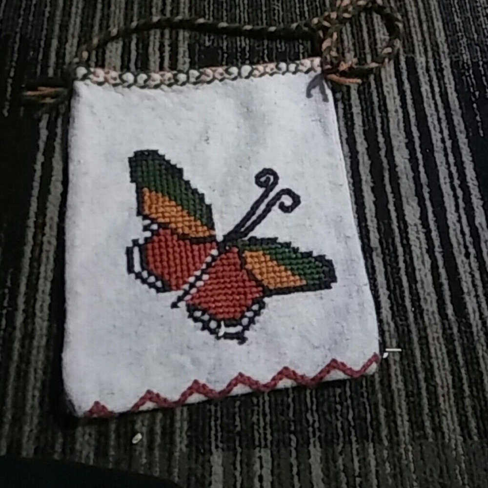 Adorable Rasta colored bag - Picture 2 of 3
